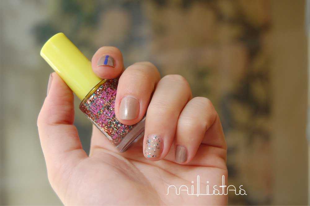 Nude y purpurina / Glitter  nails http://www.nailistas.com