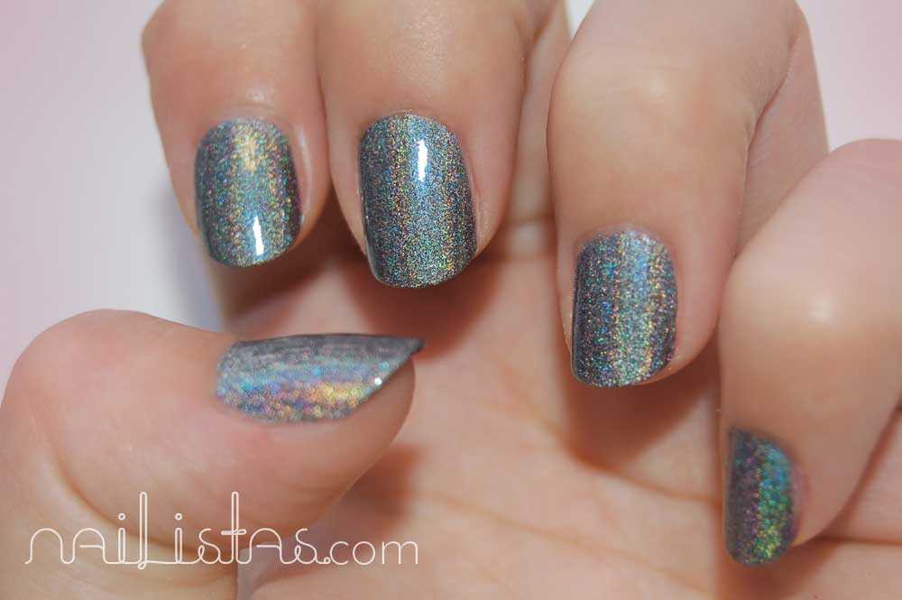 Kiko Makeup Holográfico >>> 400 Steel Grey con luz natural y top coat Kiko Makeup Holográfico >>> 400 Steel Grey con luz natural y top coat