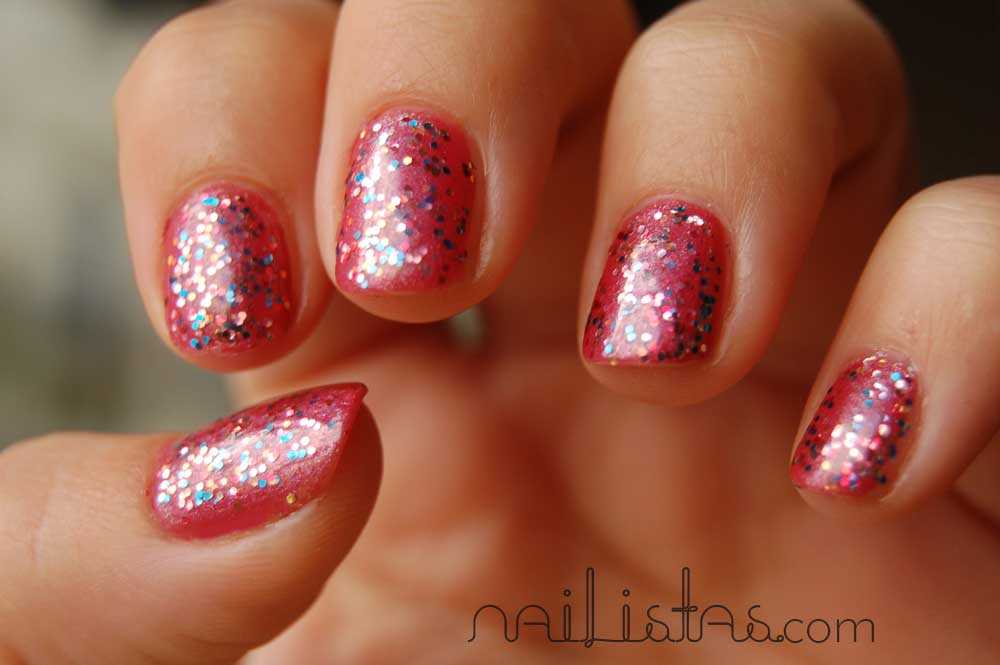 manicura jelly sandwich con esmalte semitranaparente y glitter