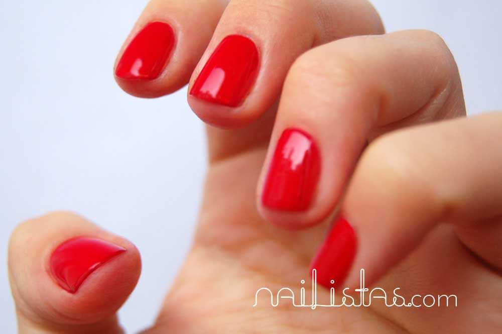 Essie she's pampered swatch  