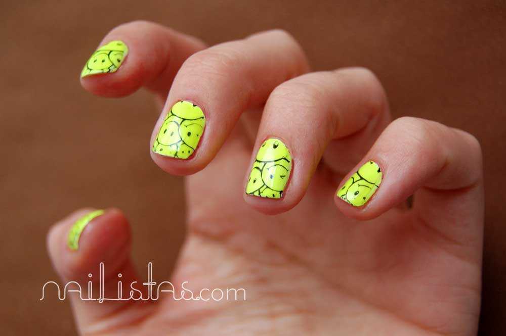 Uñas decoradas con smileys //  80's // 