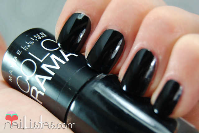 swatch 677 blackout // Maybelline // Colorama