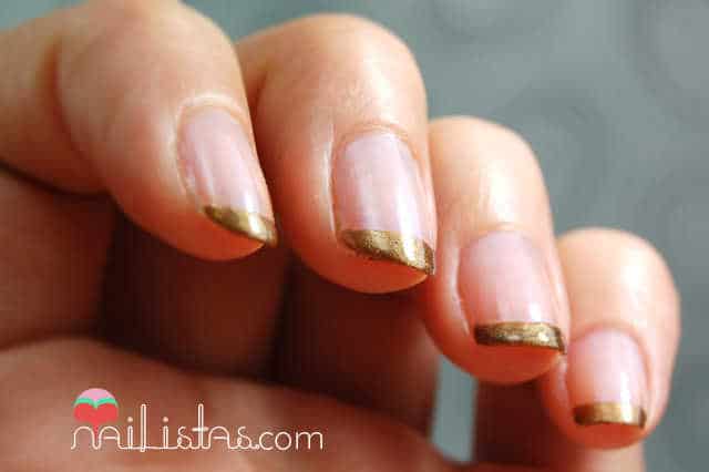 Manicura francesa de color dorado Manicura francesa de color dorado