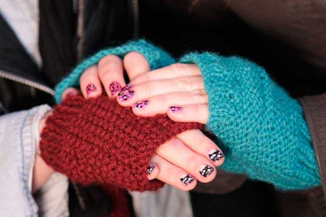 Mitones verdes y granates de Lanük con Nail art de Nailistas Mitones verdes y granates de Lanük con Nail art de Nailistas