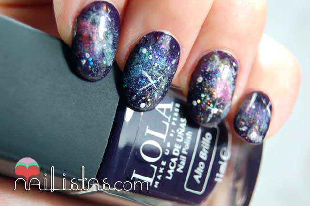 Uñas decoradas con galaxias // Galaxy nails