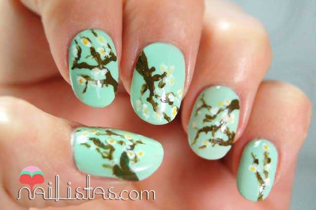 Uñas decoradas de primavera con almendros en flor