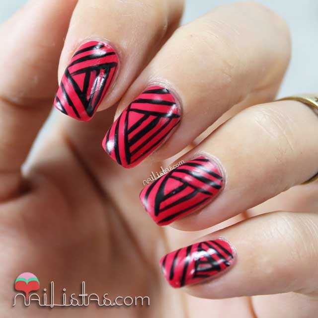 Uñas decoradas a rayas usando esmaltes CND