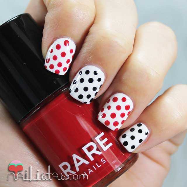 Nail art de lunares de distintos colores Nail art de lunares de distintos colores