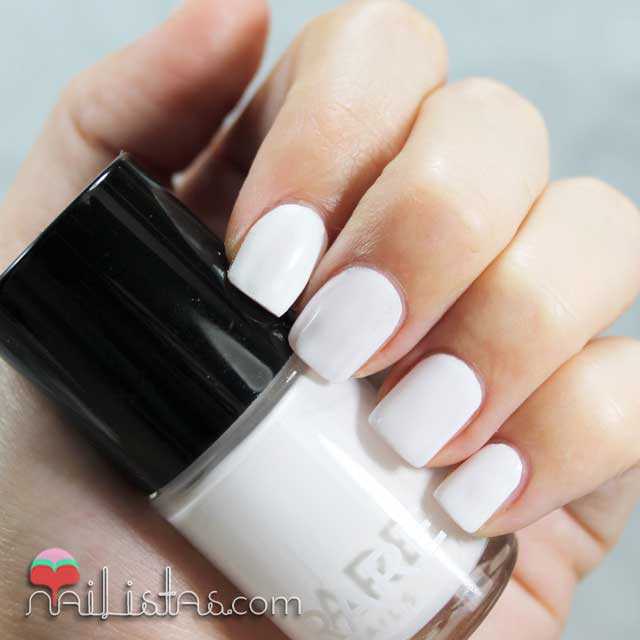 Esmalte blanco muy cubriente pigmentado de Rare Nails Esmalte blanco muy cubriente pigmentado de Rare Nails
