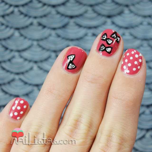 Uñas cortas decoradas con lacitos