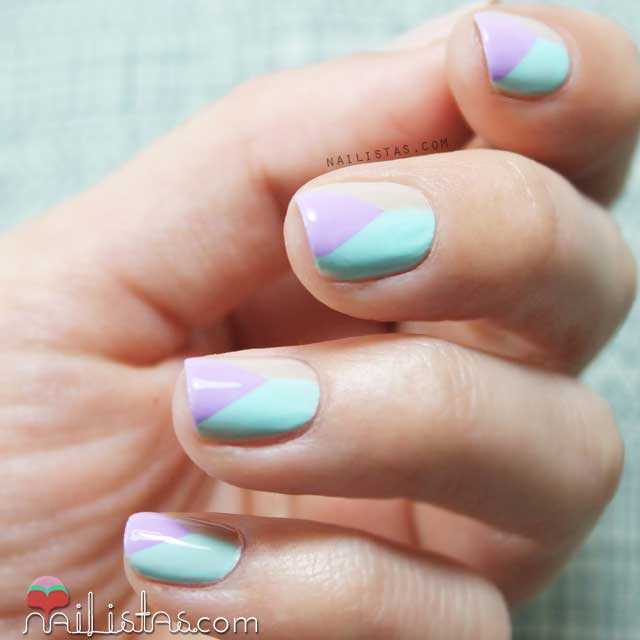 Uñas decoradas con motivos geométricos