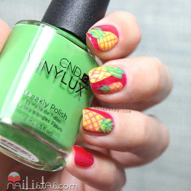 Uñas decoradas con piñas 