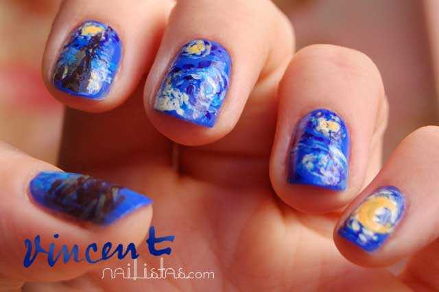 Uñas decoradas con La noche estrellada de Vincent Van Gogh // Essie Butler Please