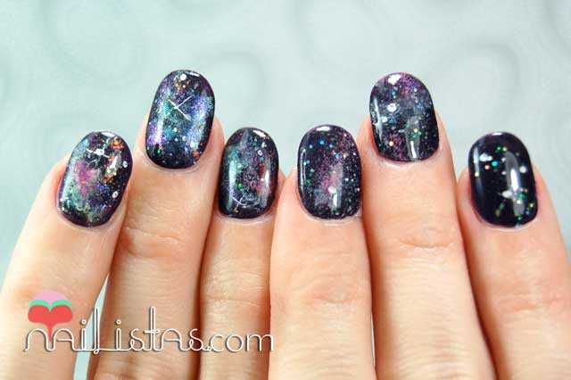 Uñas decoradas con galaxias // Galaxy nails