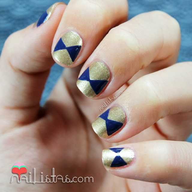 Manicura con triángulos | Uñas decoradas en Dorado y Azul