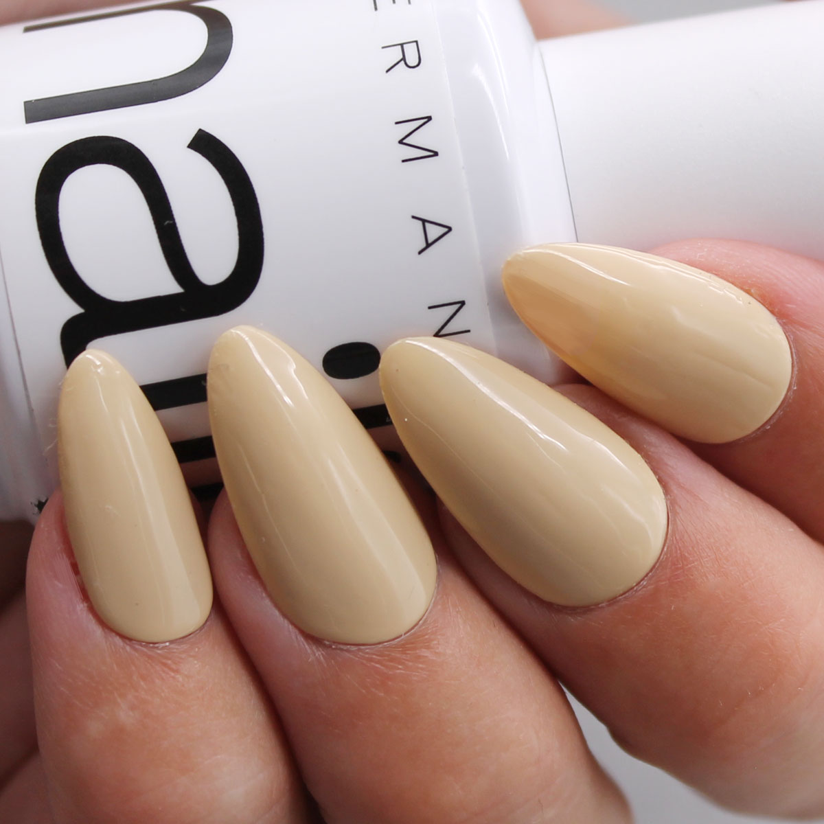 esmalte permanente olivia de nailistas color vainilla