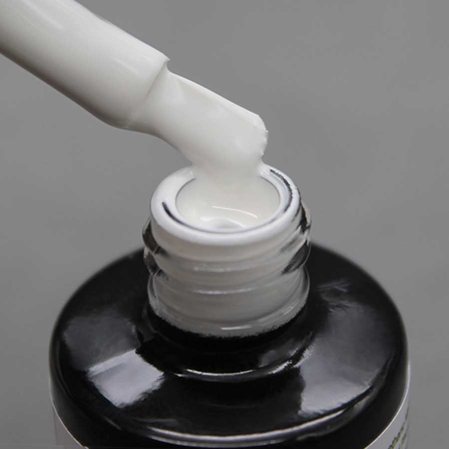 esmalte semipermanente HEMA Free manicura francesa color blanco