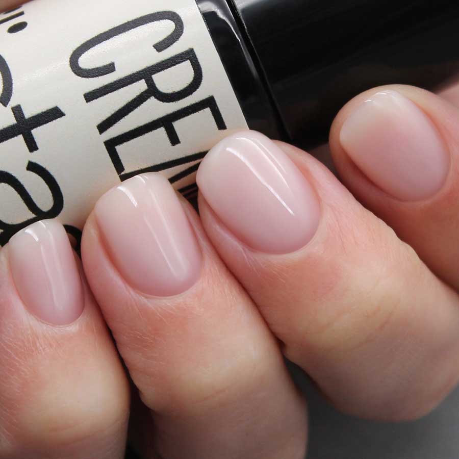 Base Rubber tono nude porcelana de Nailistas. Consistencia densa, ideal para cubrir imperfecciones.
